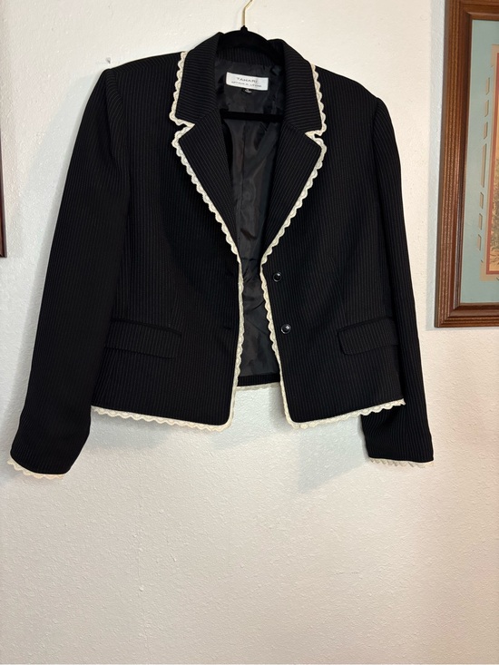 Tahari Jackets & Blazers - Tahari Black pinned striped Blazer with Cream Scalloped Trim